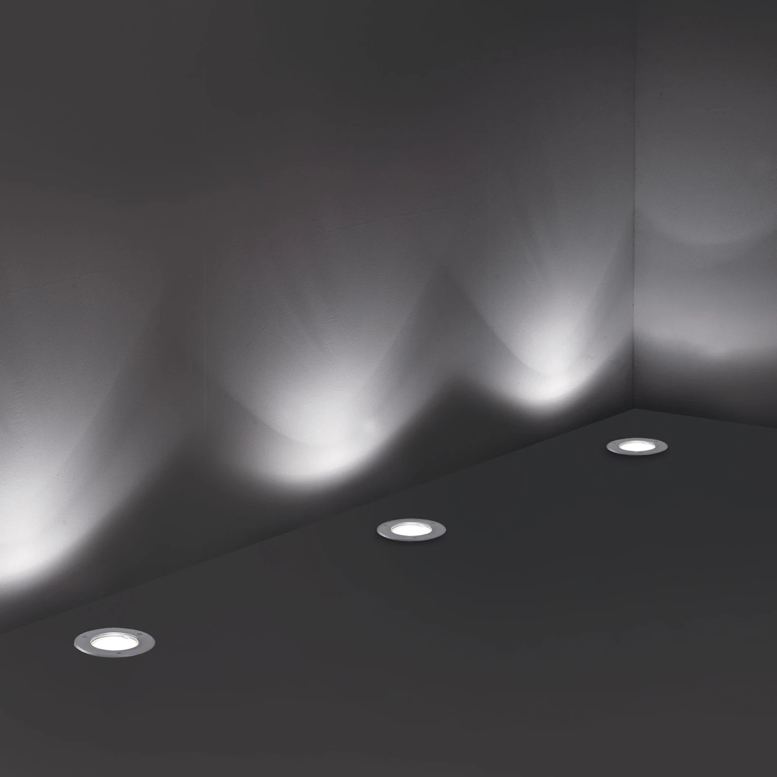 Park Fi by Ideal Lux, installed