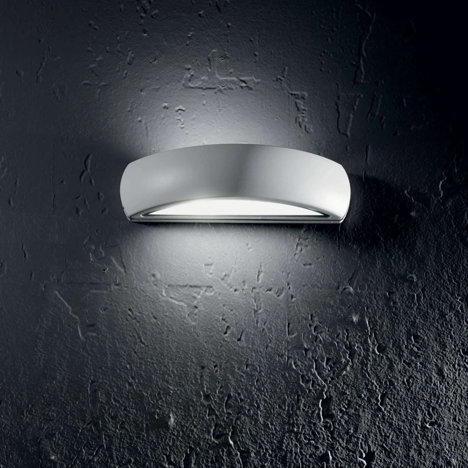 Giove AP1 White installed in an interior