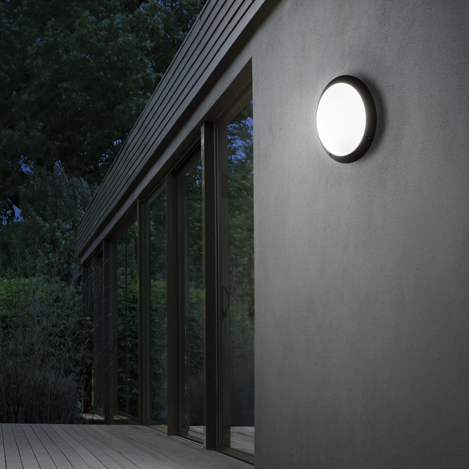 Polar-1 AP1 by Ideal Lux, installed