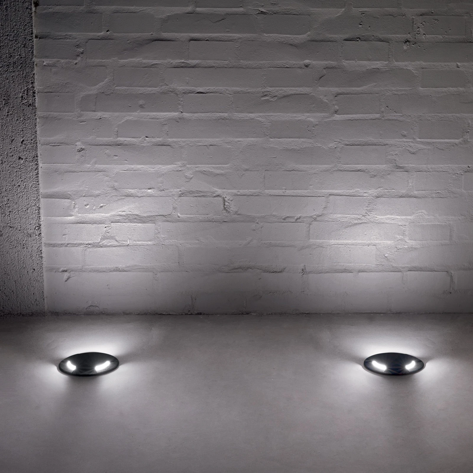 Way Fi Round Triple by Ideal Lux, installed