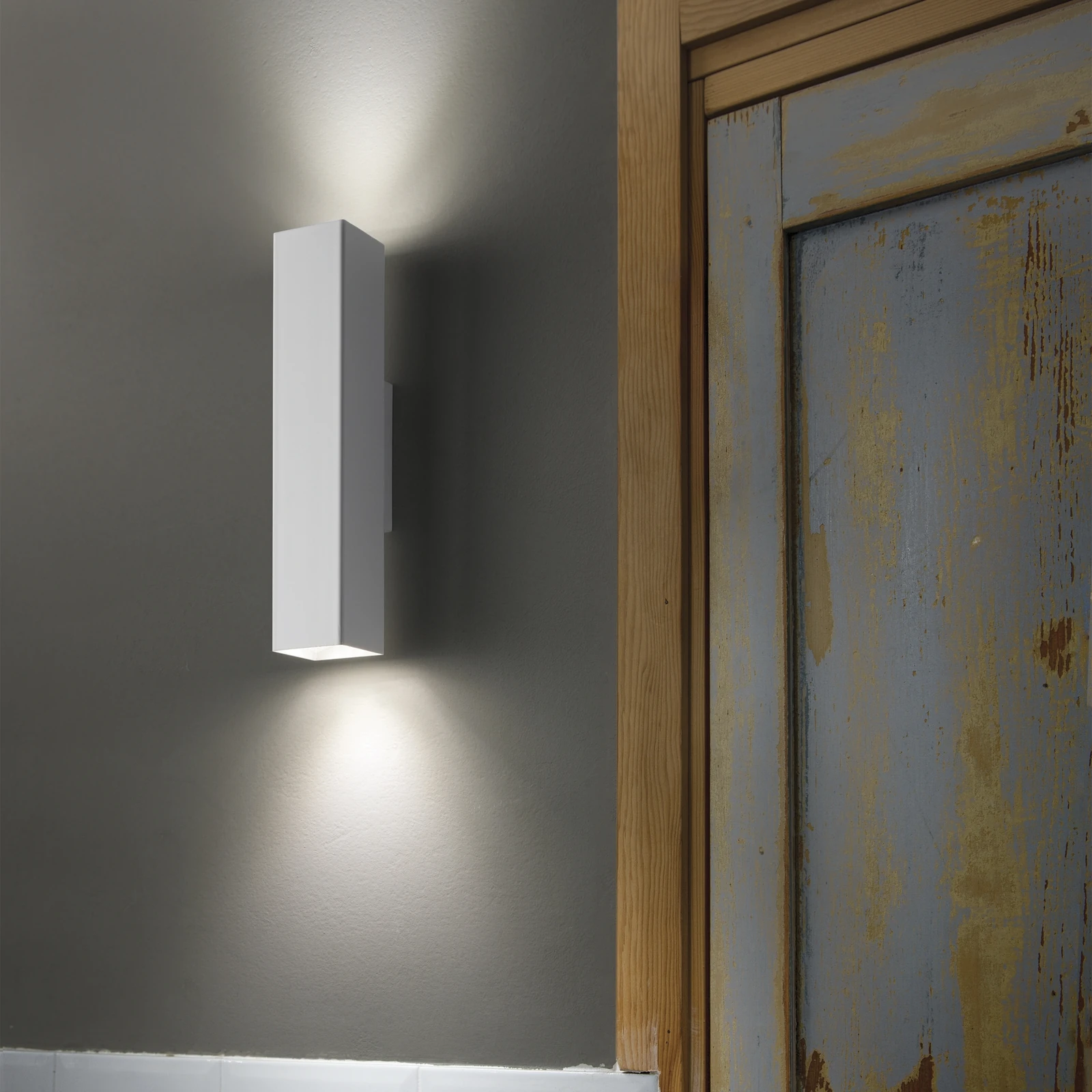 Look AP02 by Ideal Lux, installed