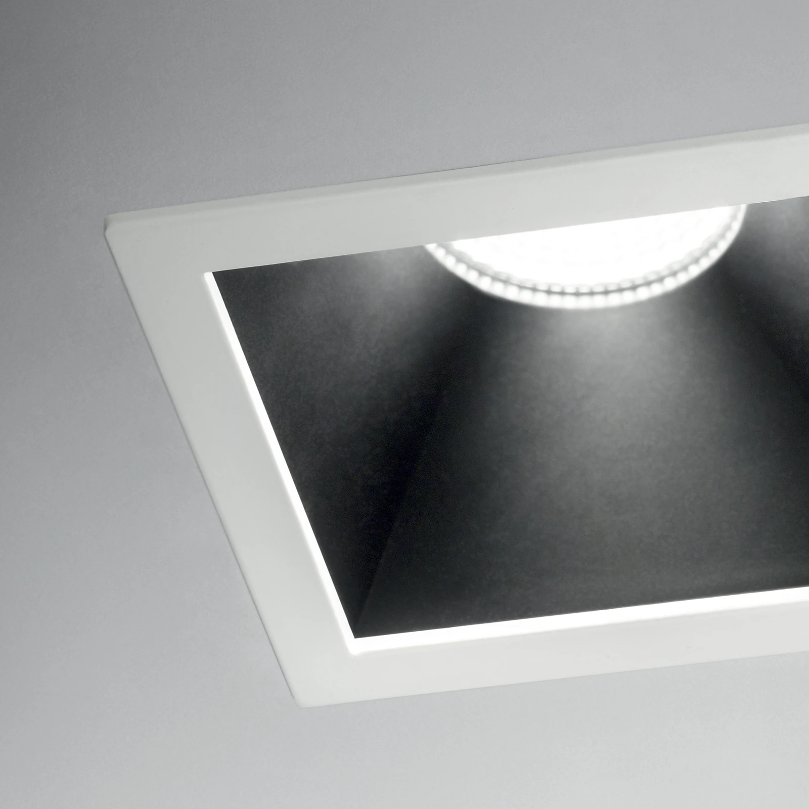 Game Trim Square 11W 3000K Bi (192352) installed in an interior