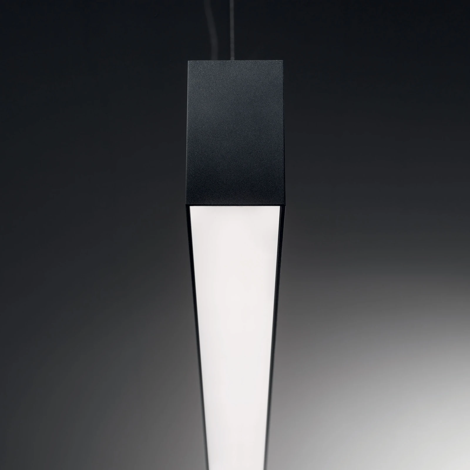 Fluo Wide 1800mm 3000K (192567) installed in an interior