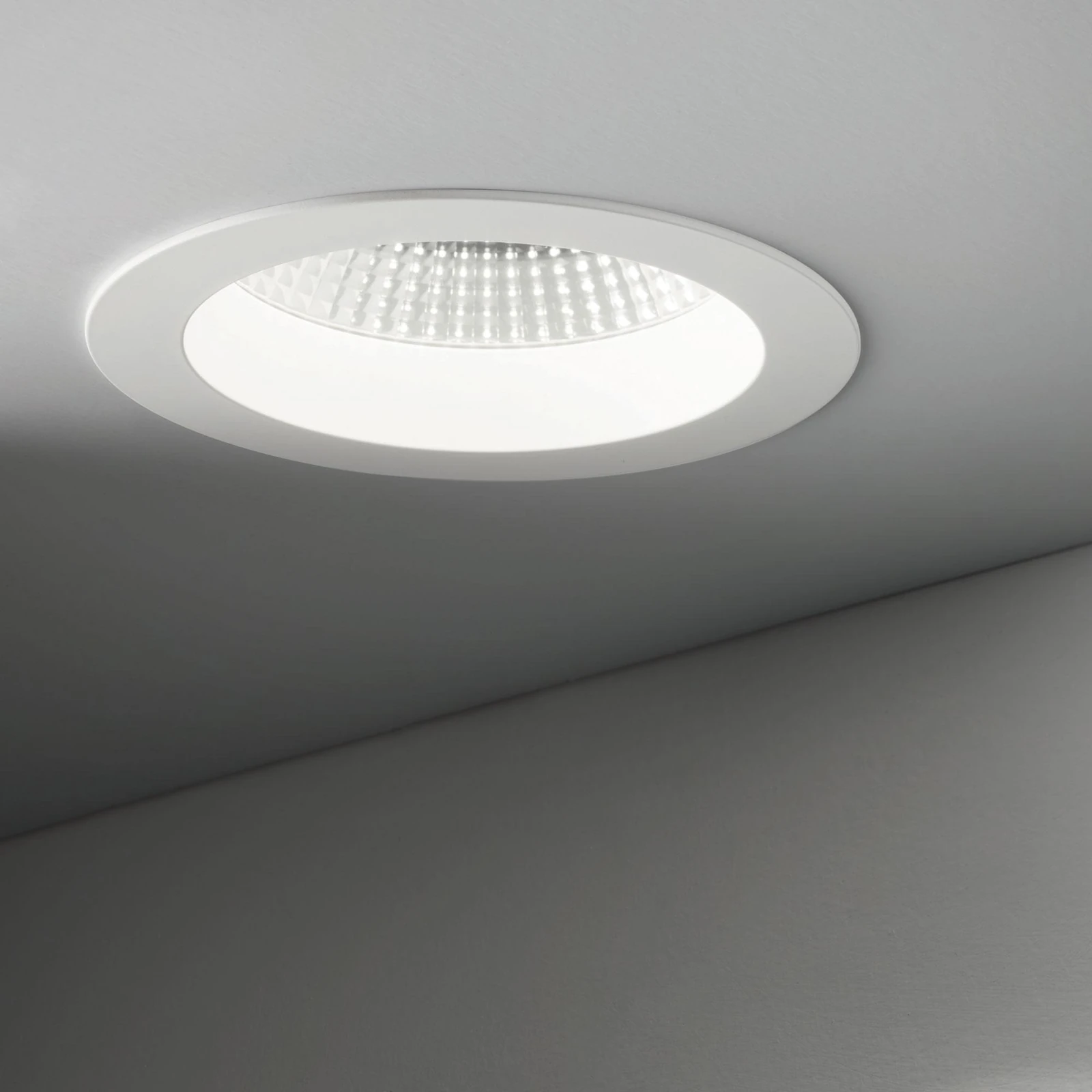 Basic Fi Accent 20W 3000K installed in an interior