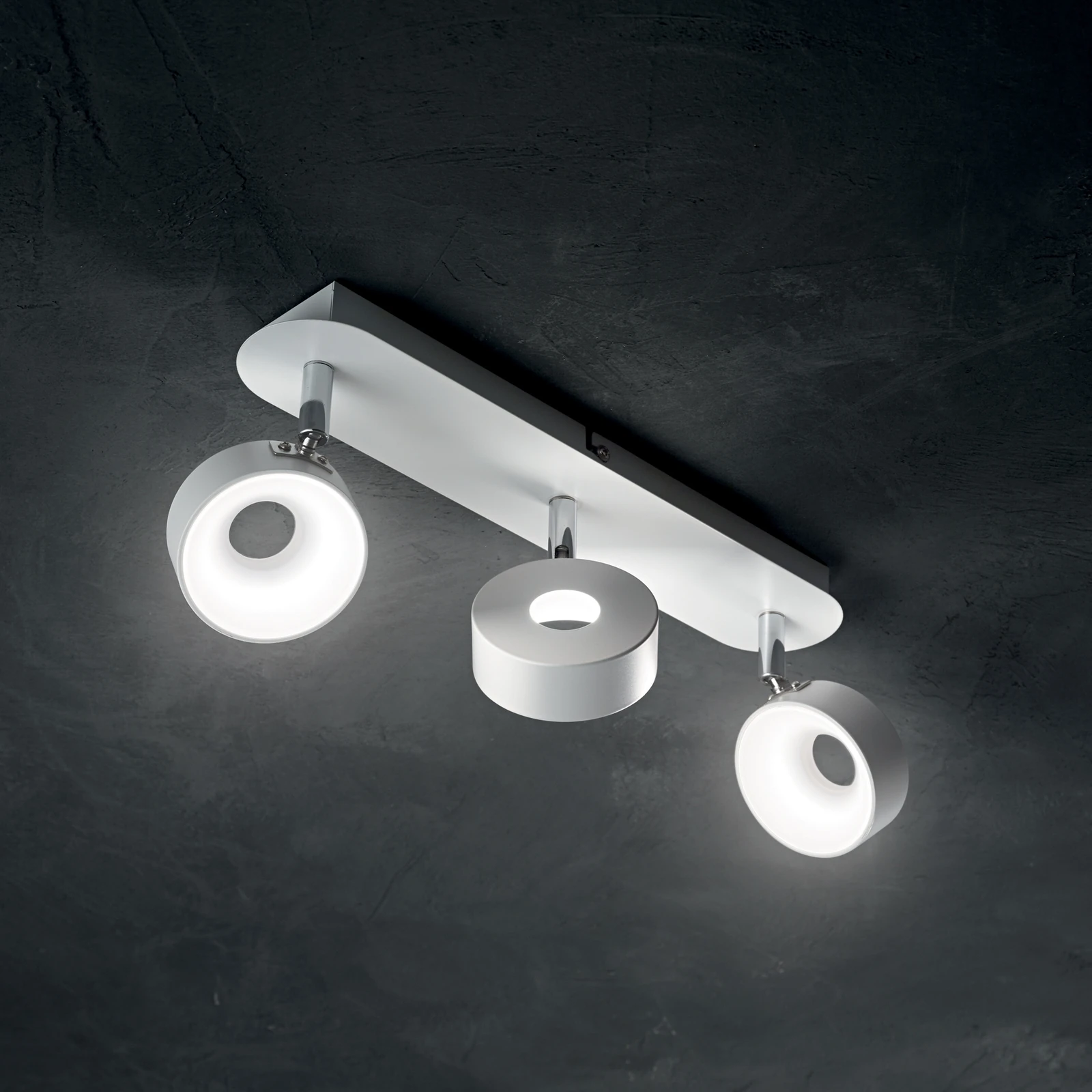 Oby by Ideal Lux, installed