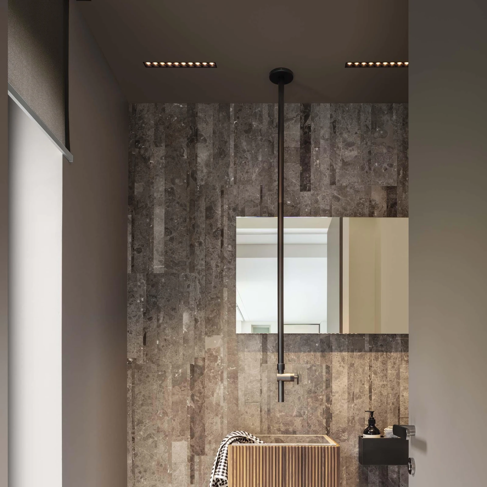 Lika Fi Trimless 20W 3000K Bk by Ideal Lux, installed