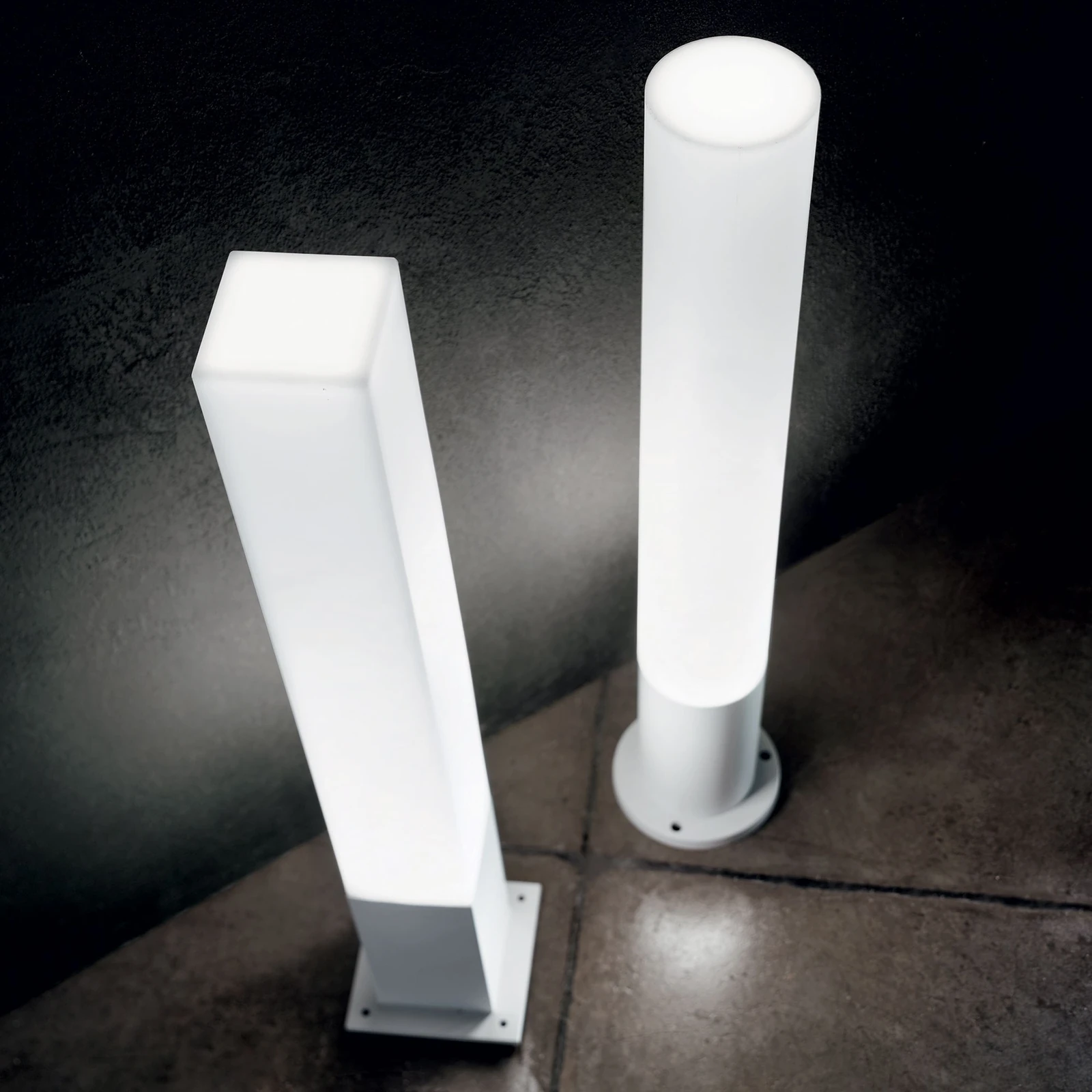 Edo PT1 Square by Ideal Lux, shown installed