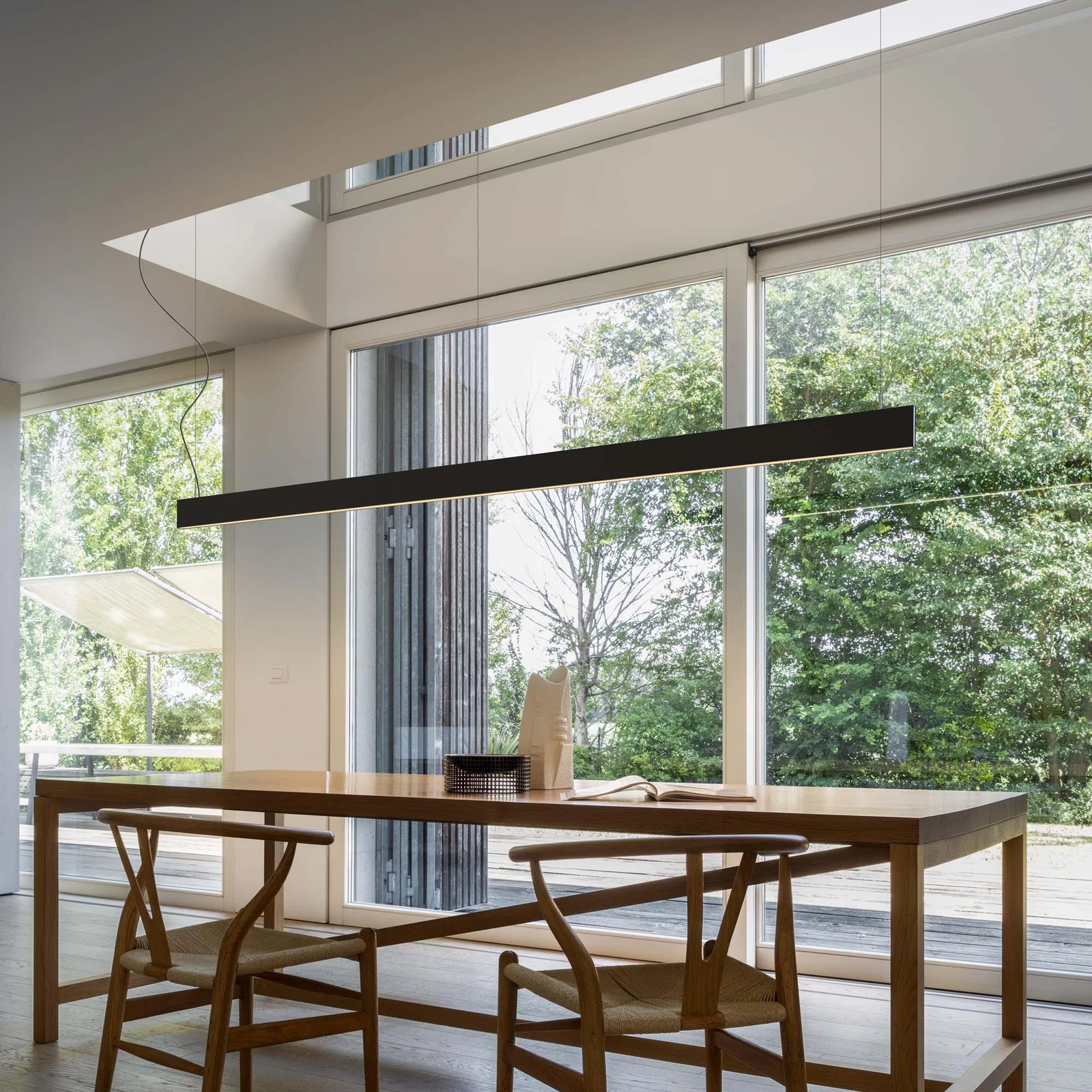 Steel SP2 D20 Bi-emission Wide 3000K Black installed in an interior