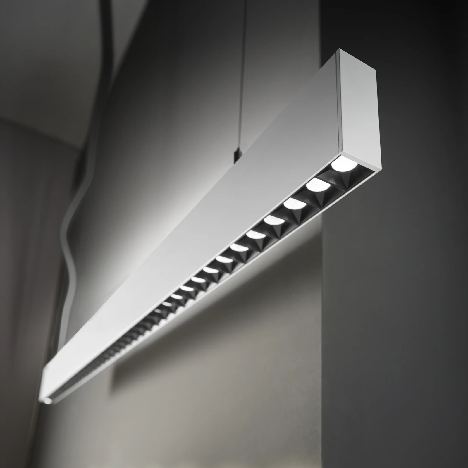 Steel SP2 D35 Bi-emission Accent 4000K White installed in an interior