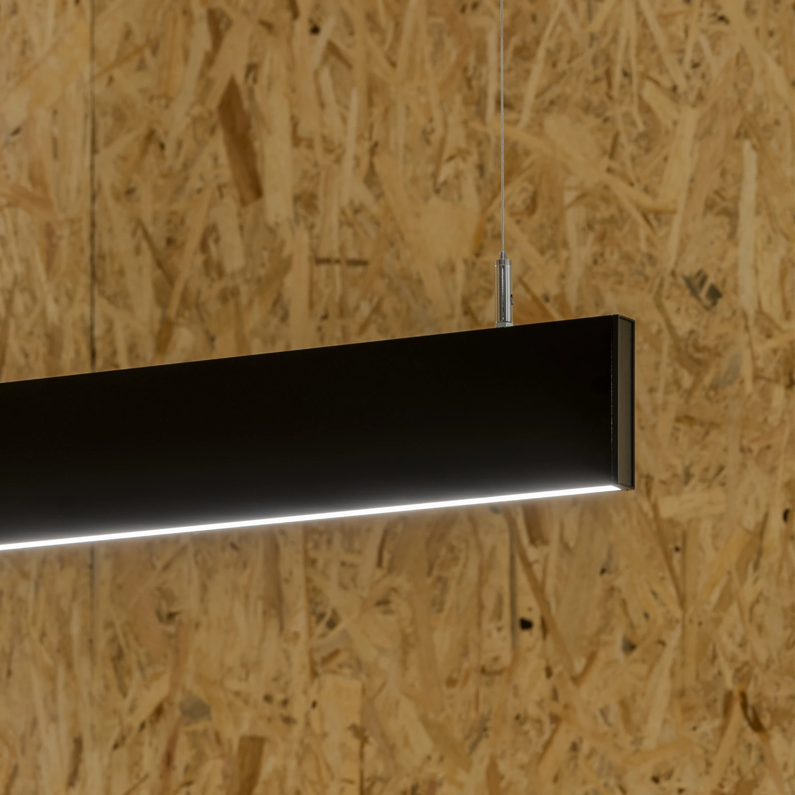 Steel SP2 D20 Bi-emission Wide 4000K Black installed in an interior