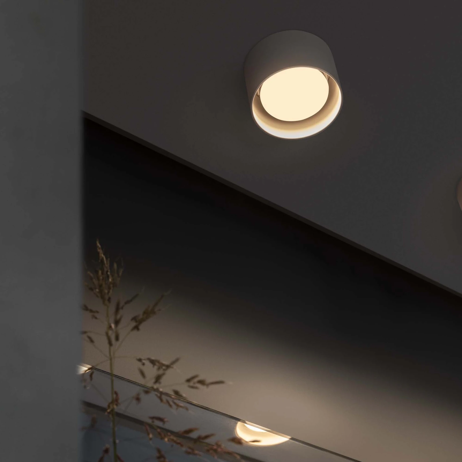 Spike PL1 Round White installed in an interior