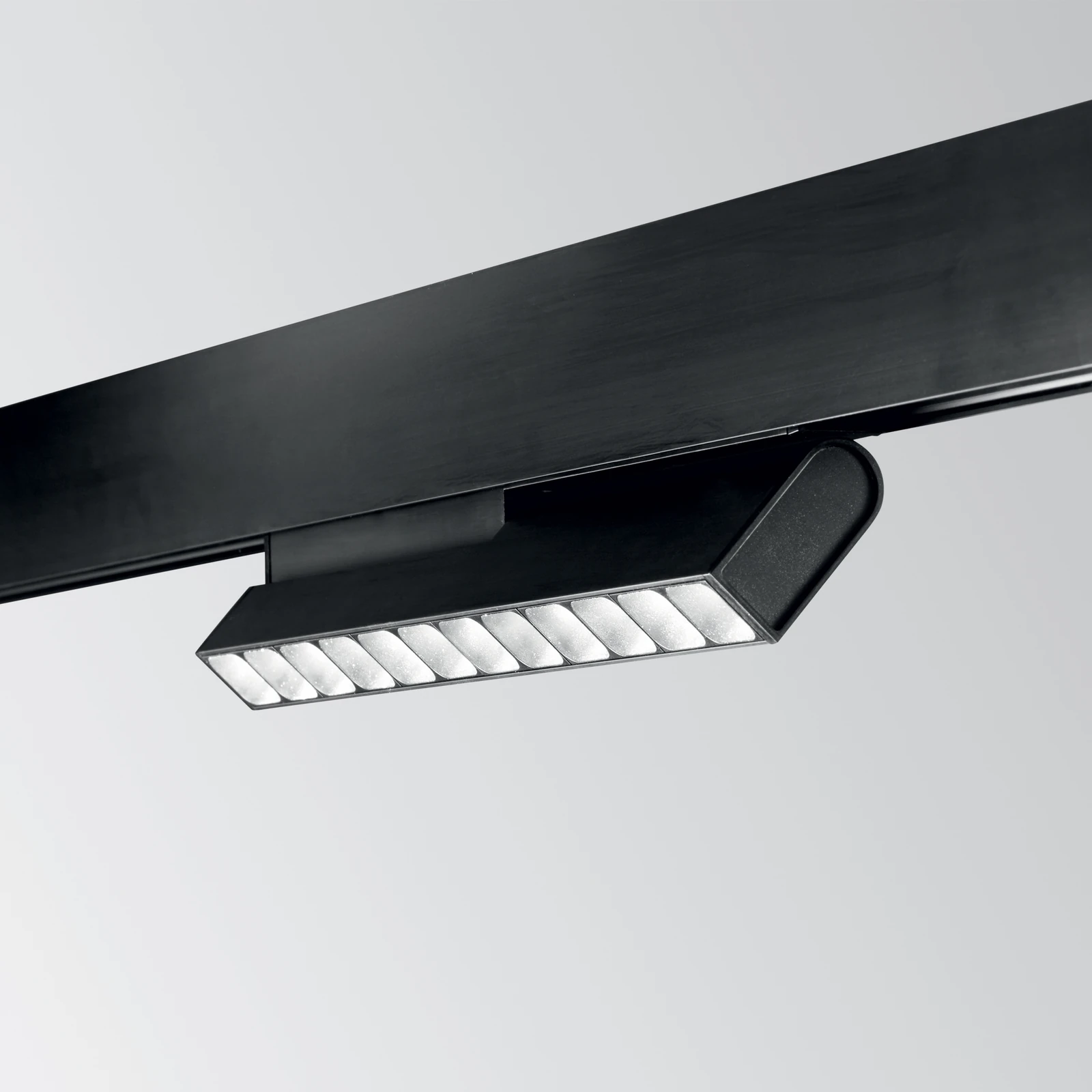 Ego Flexible Accent 13W 3000K DALI Wh installed in an interior