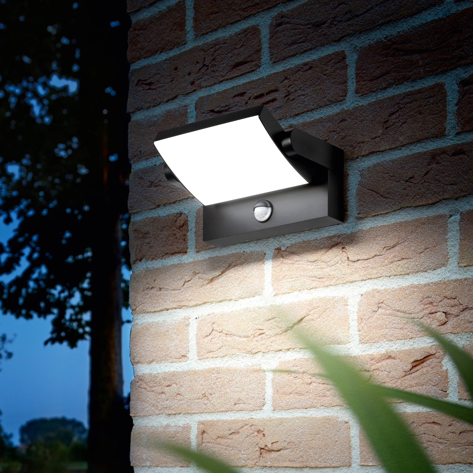 Swipe AP Sensor Anthracite by Ideal Lux, installed
