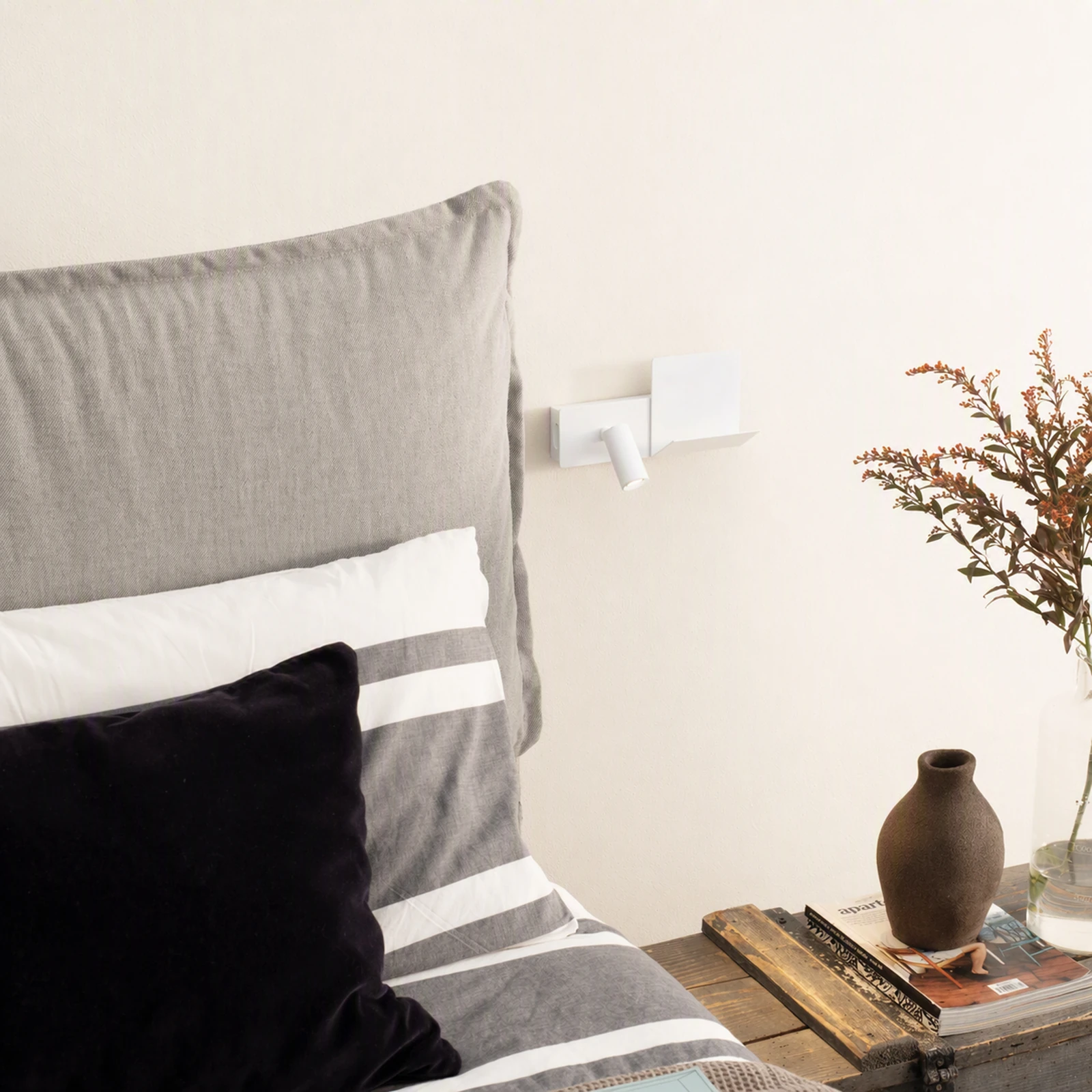 Komodo-1 Wall Light by Ideal Lux, installed