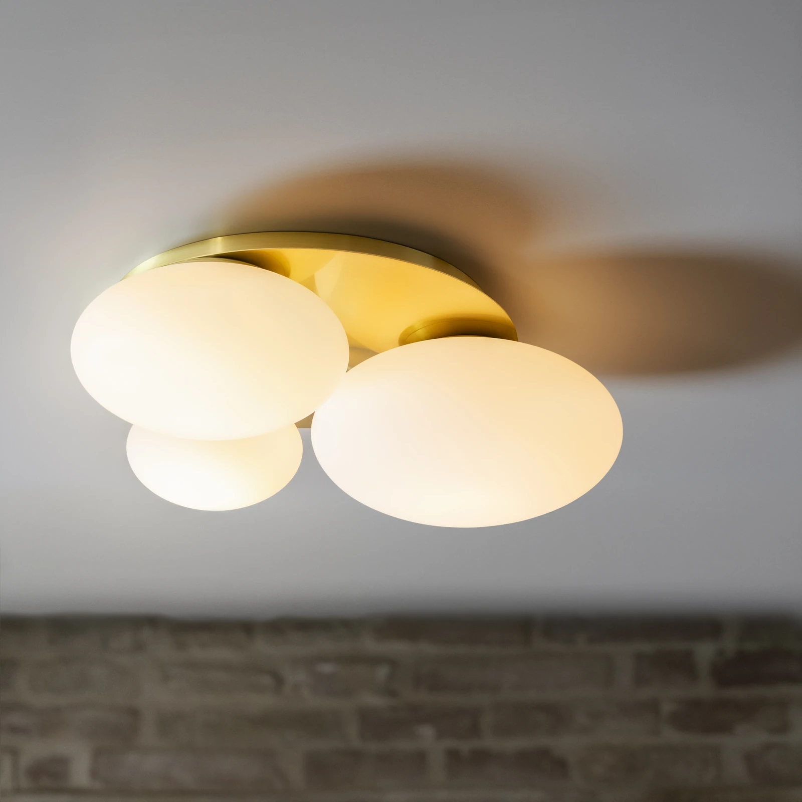 Ninfea by Ideal Lux, installed