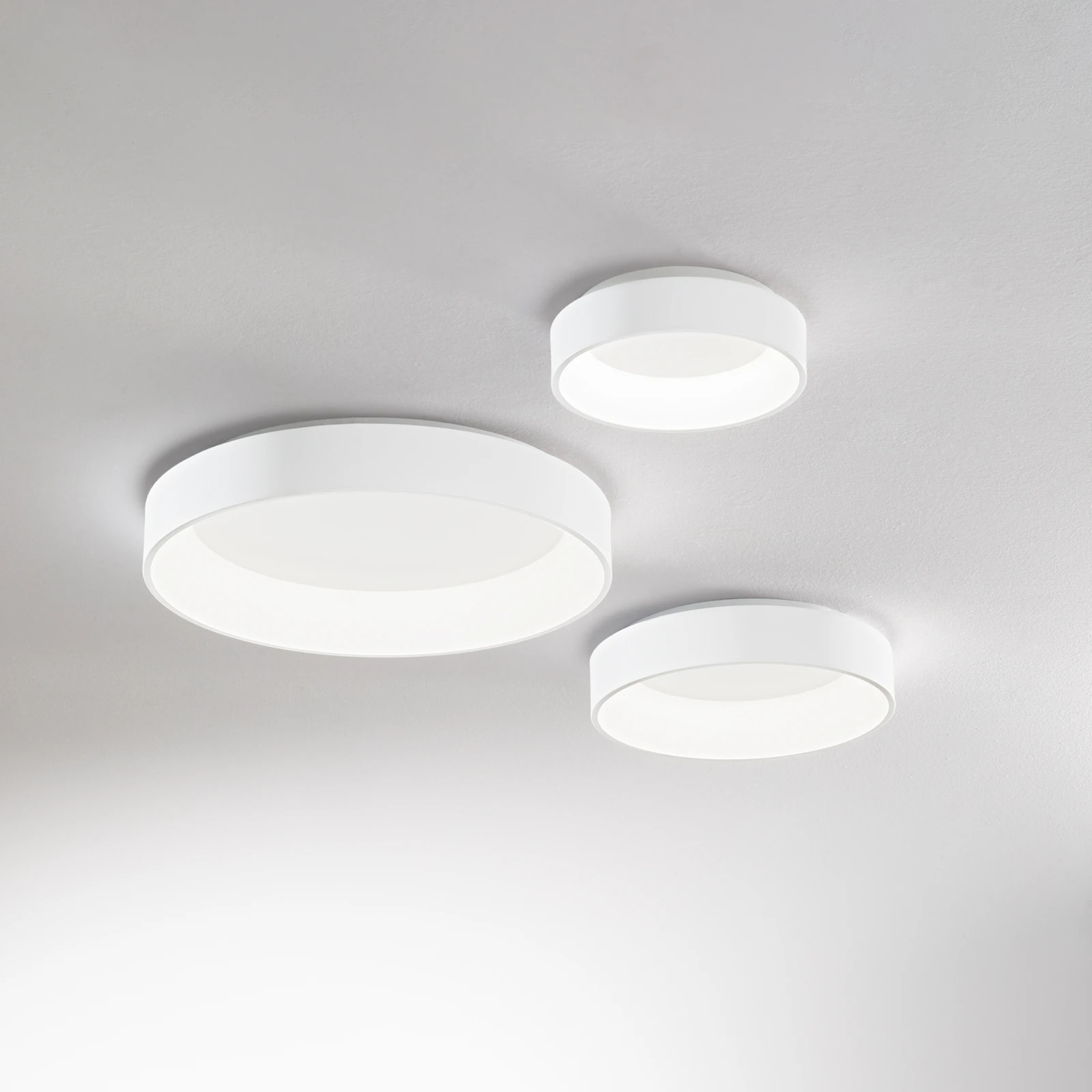 Ziggy PL D45 White installed in an interior