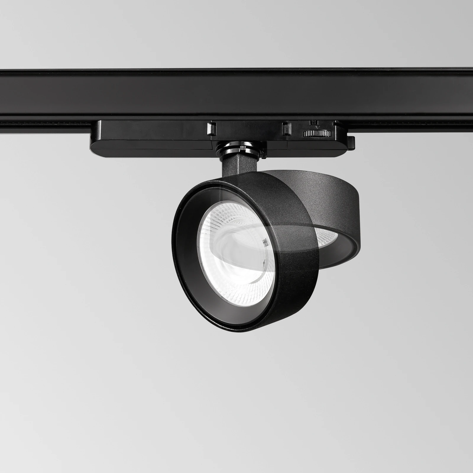 Pov Tr 3-phase Round Black installed in an interior