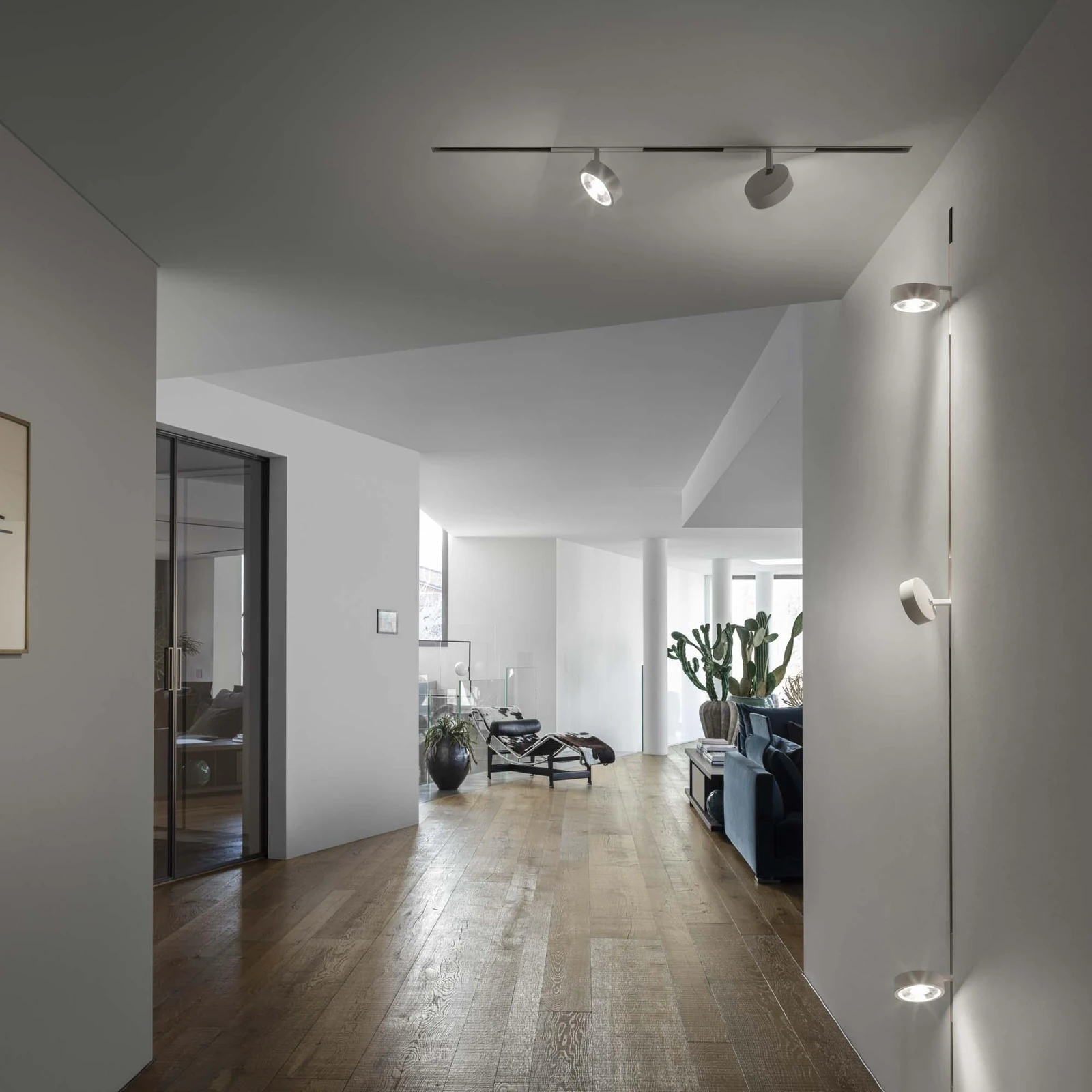 Ego Spot Flat Single 09W 3000K DALI (300535) installed in an interior