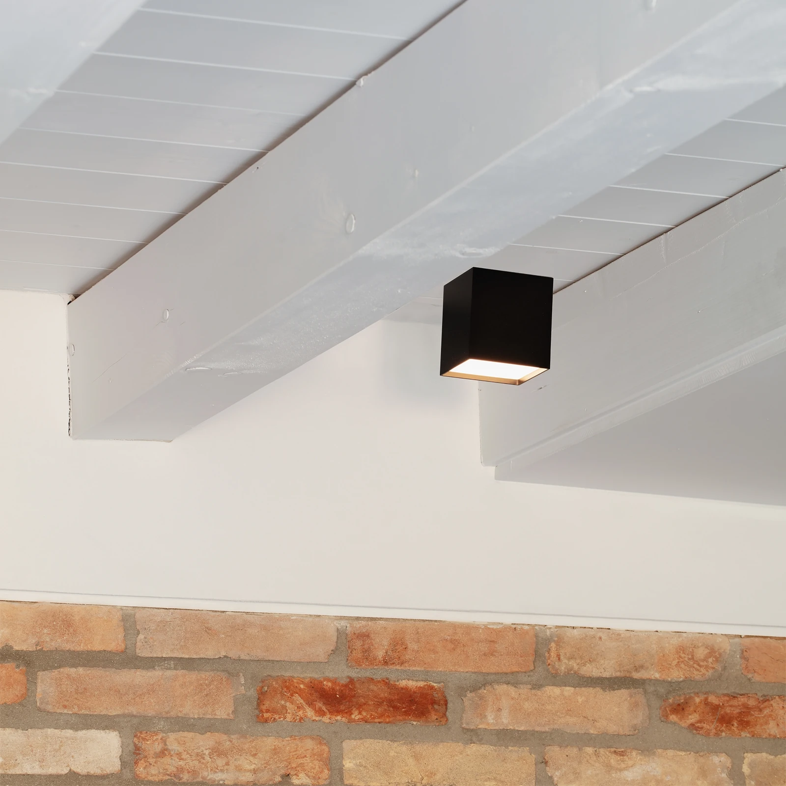 Kubiko PL Black installed in an interior