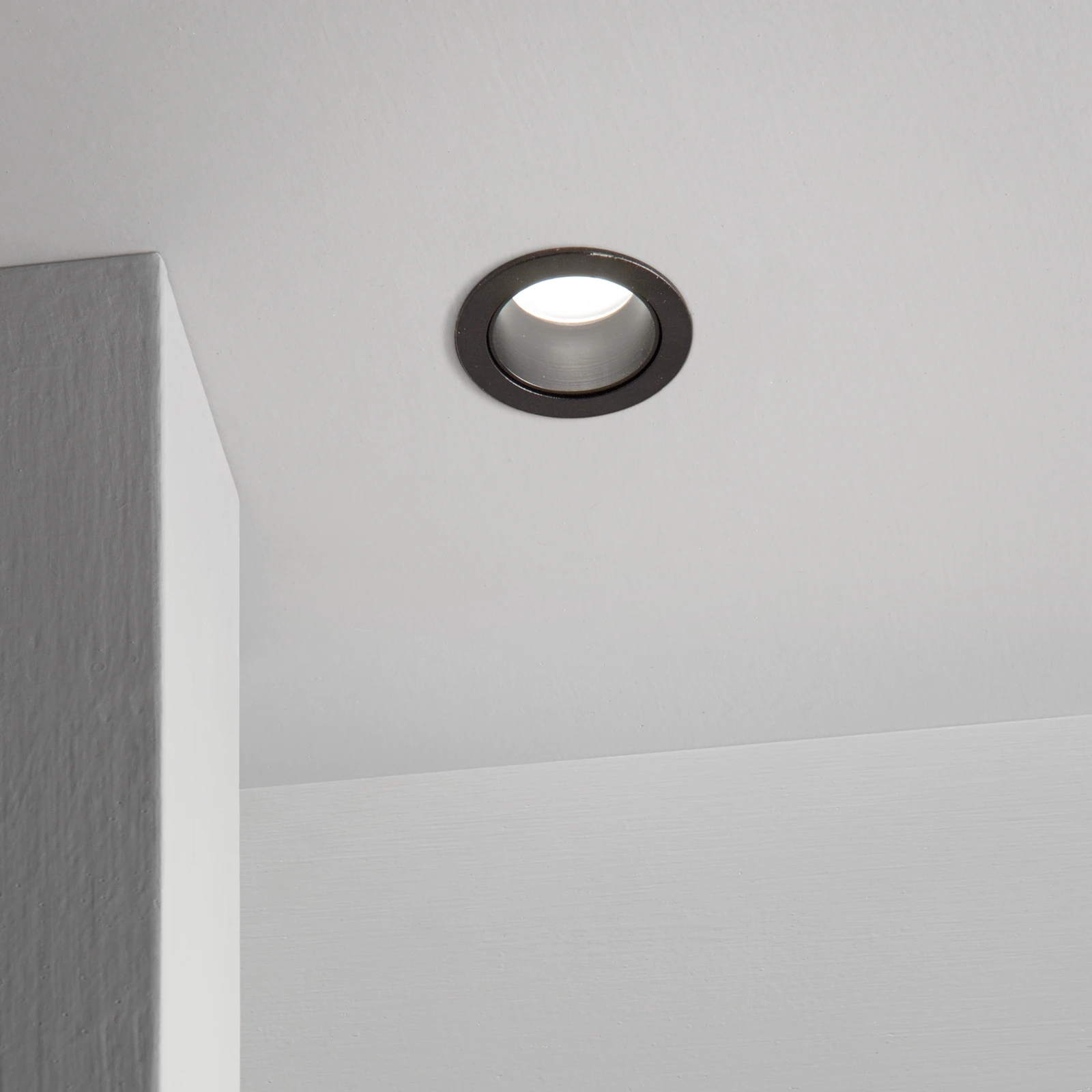 Quark Fi 9.0W 3000K Bk installed in an interior