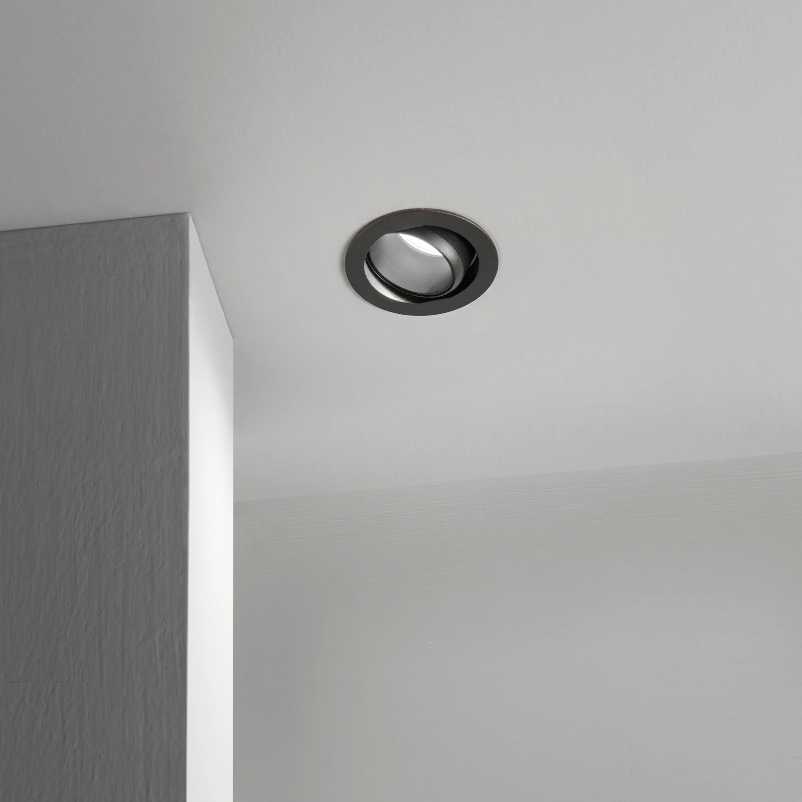 Quark Fi 9.0W Adjustable 3000K Bk installed in an interior