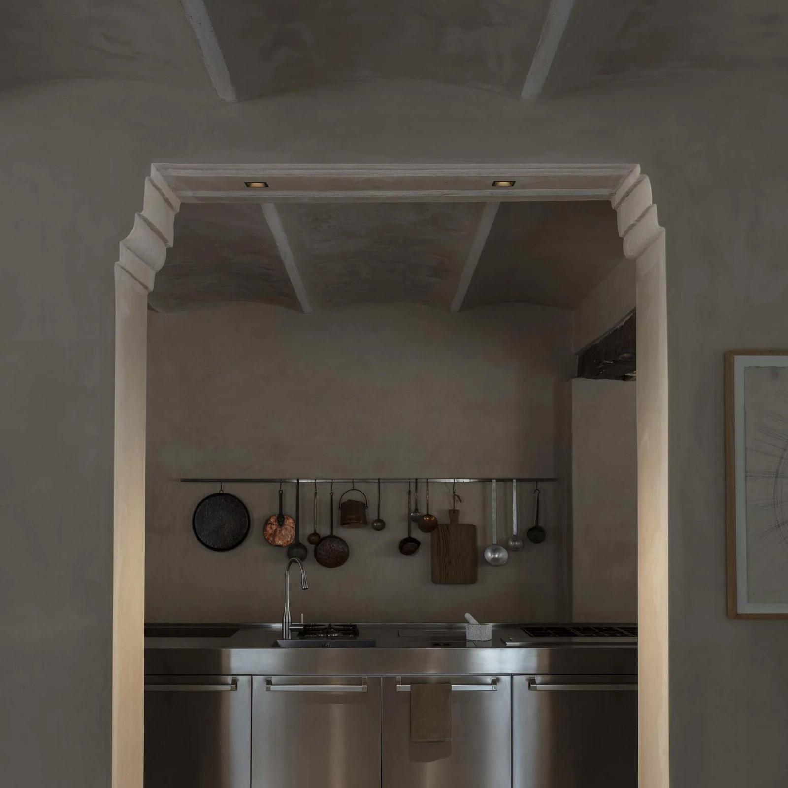 Zeus Source 13W 2700K installed in an interior