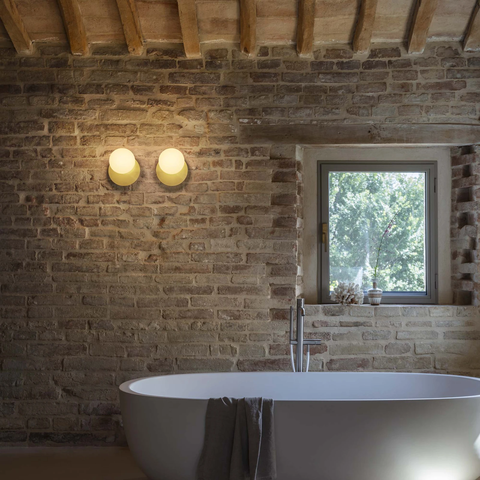 Ninfea AP2 White by Ideal Lux, installed