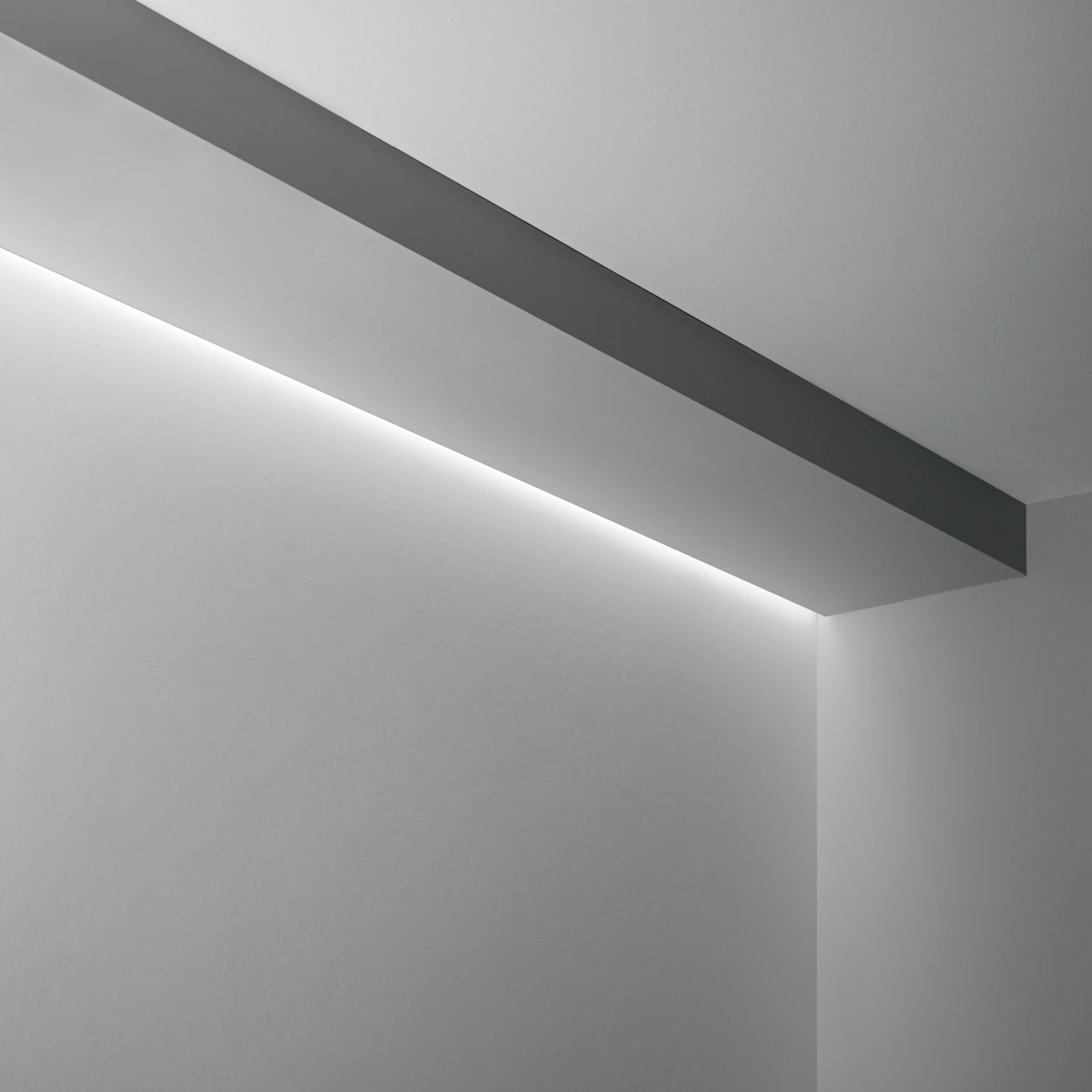 Slot Recessed Trimless D43xd51 2000mm Al installed in an interior