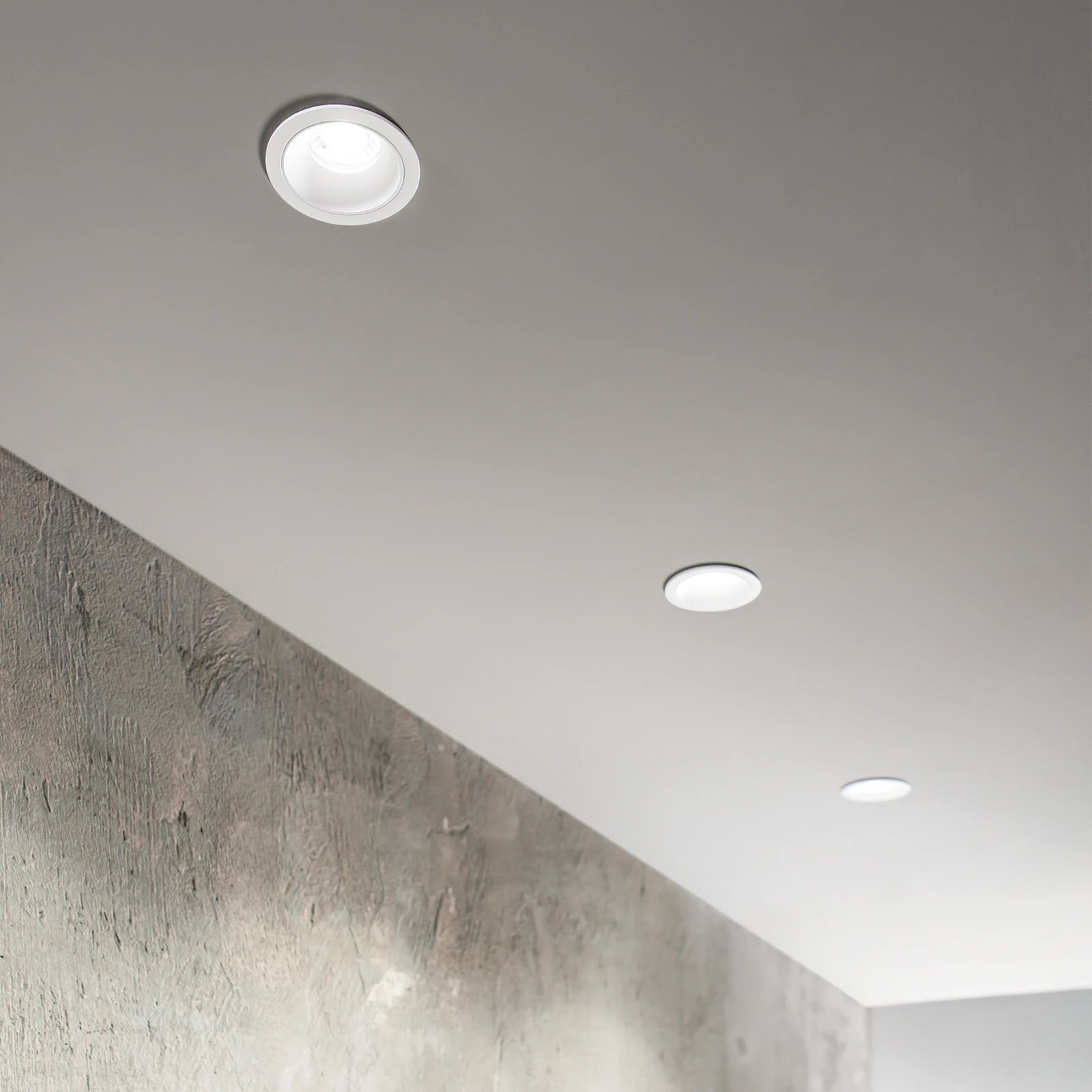 Game Trim Round 05W 3000K Ne Or installed in an interior