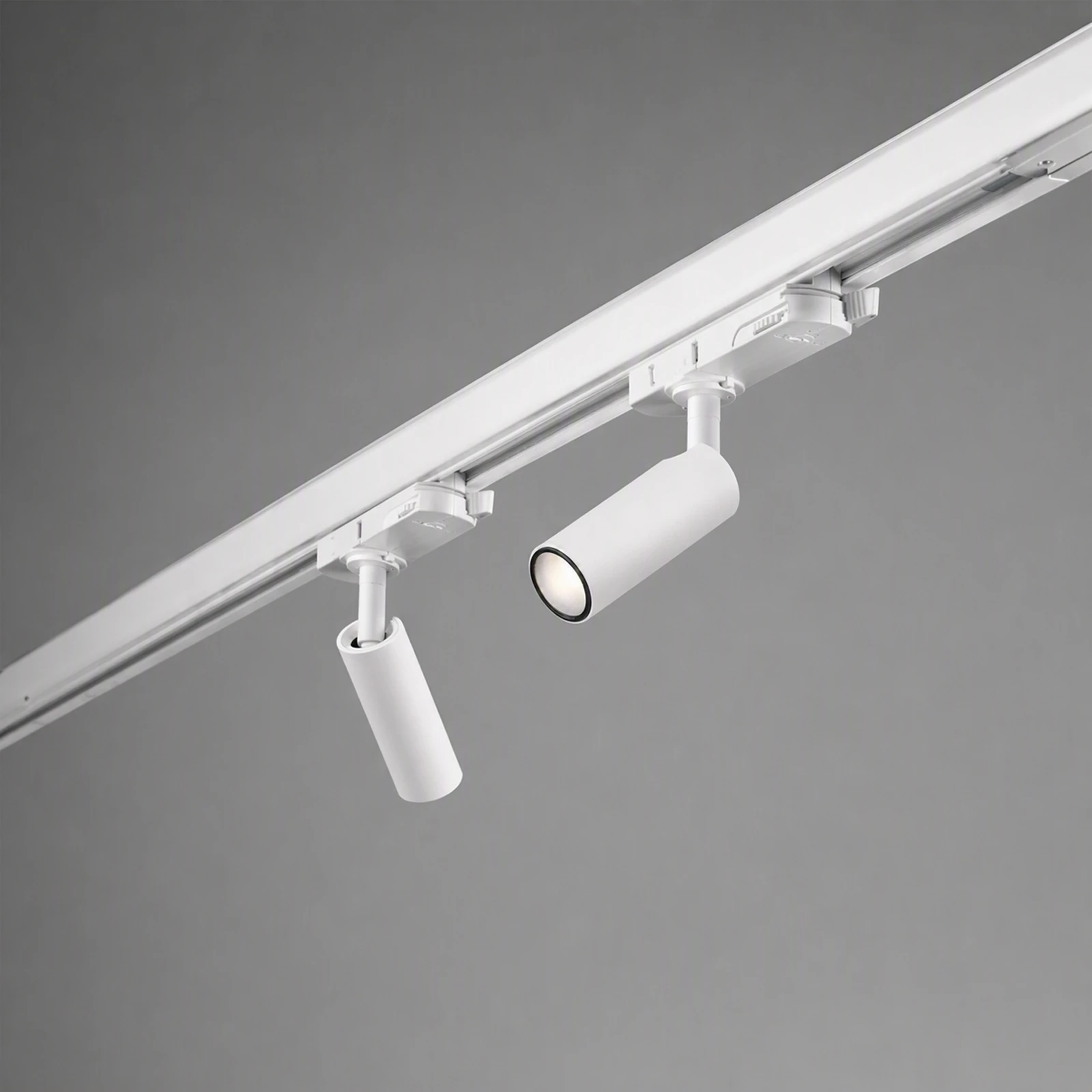 Play Tr 3-phase 07W 3000K White installed in an interior