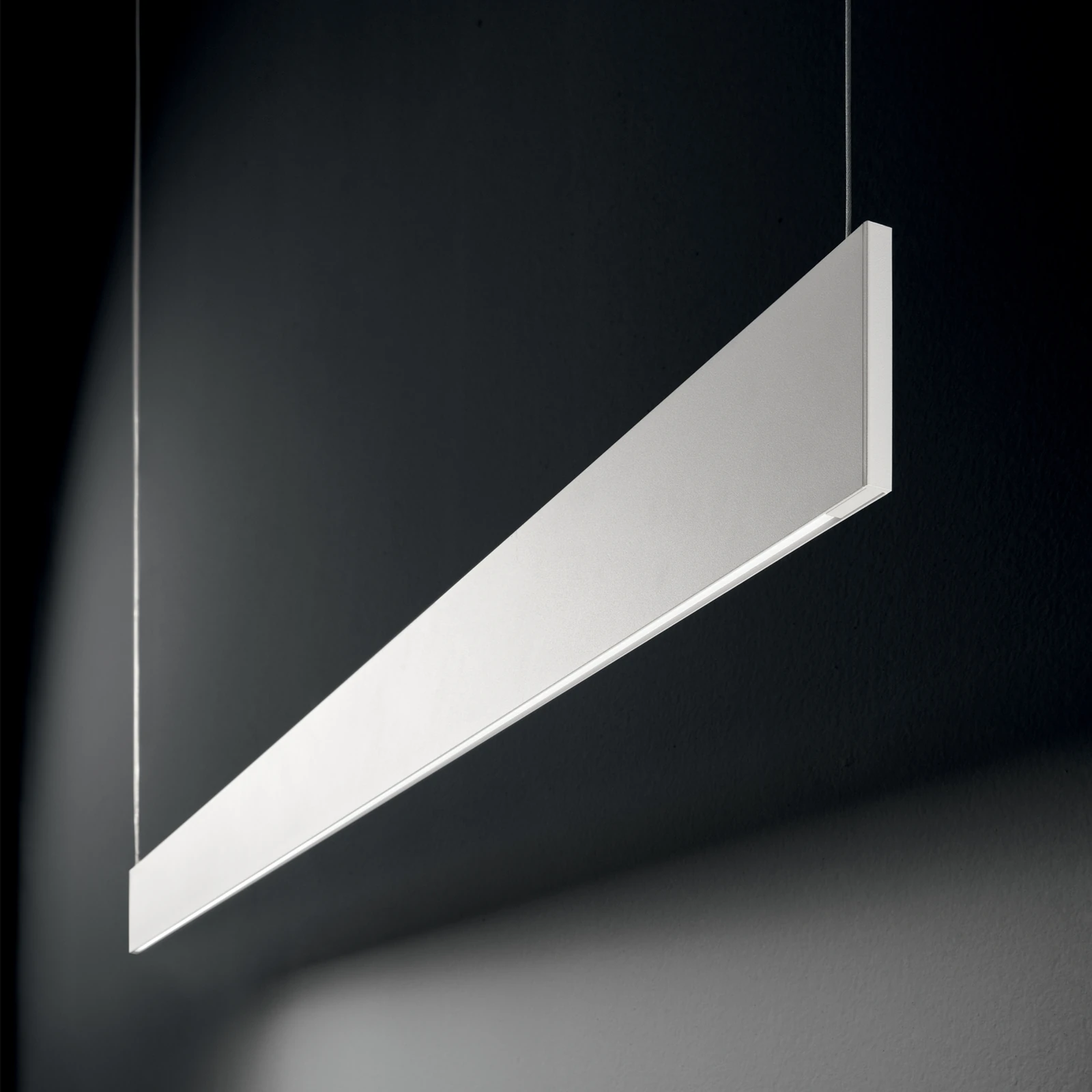 Steel SP1 D09 Mono-emission Wide 3000K White installed in an interior