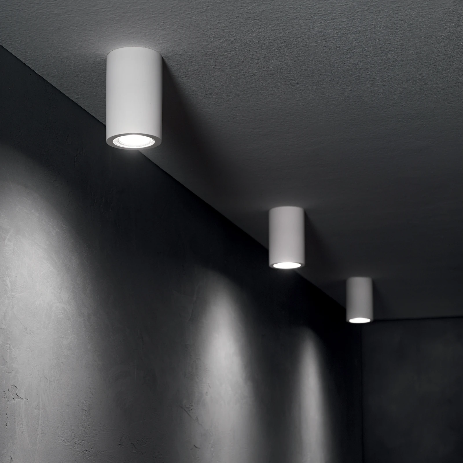 Look PL01 Round D7.0 H040 by Ideal Lux, installed
